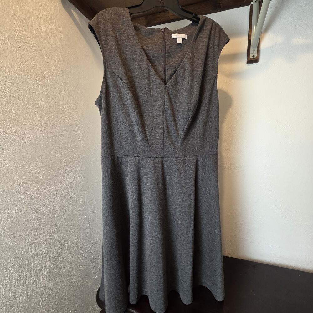 New York & Company Women's Gray V-Neck Ponte Sleeveless Knee Length Dress XL